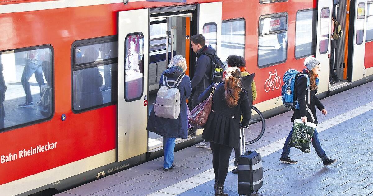 Wegen FahrplanReduzierung Abstandsregel in der Bahn ist