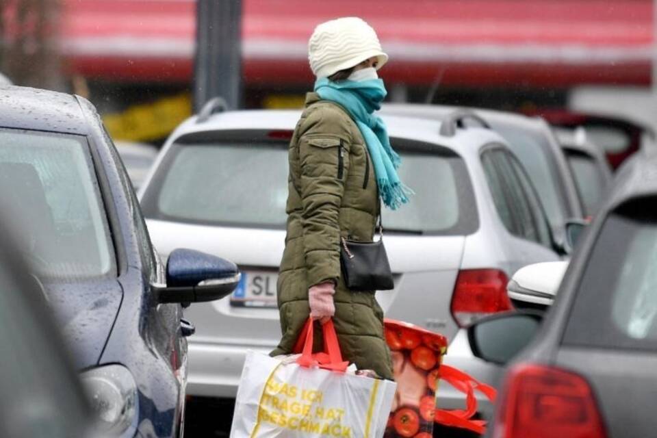 Einkaufen mit Mundschutz Einkaufen mit Mundschutz