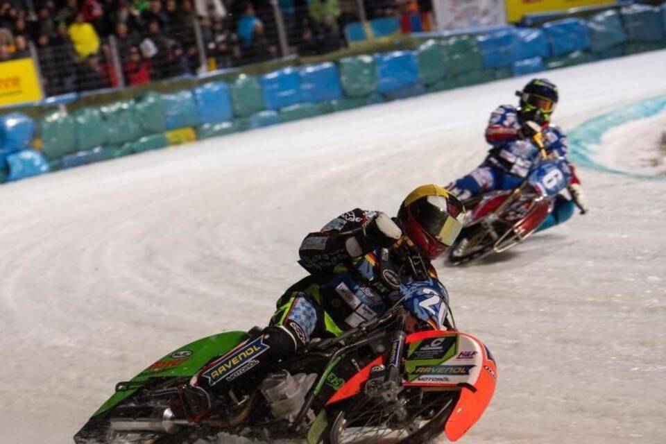 Eisspeedway-Fahrer in Aktion Eisspeedway-Fahrer in Aktion