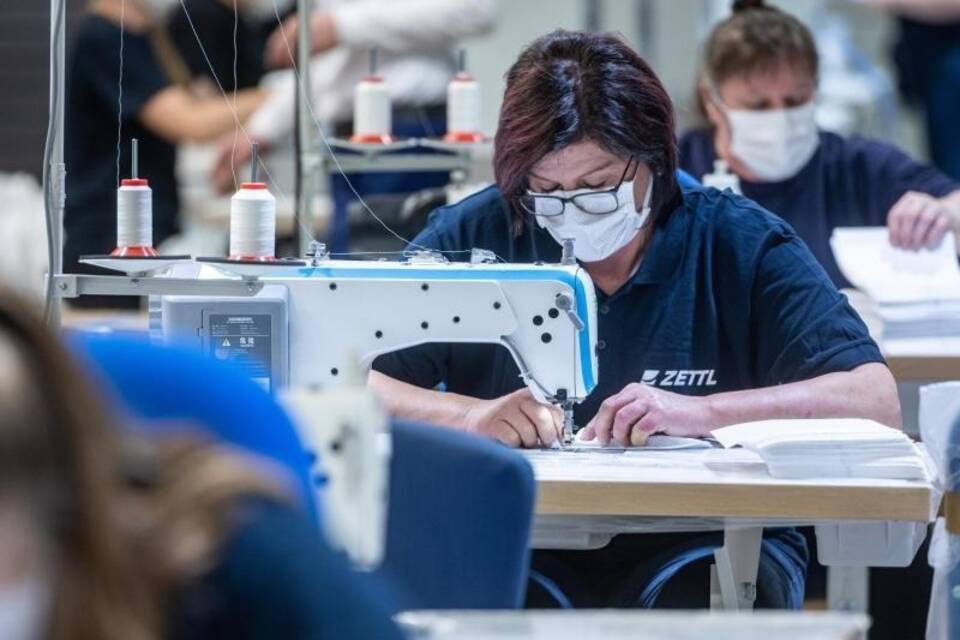 Nähen von Masken Nähen von Masken