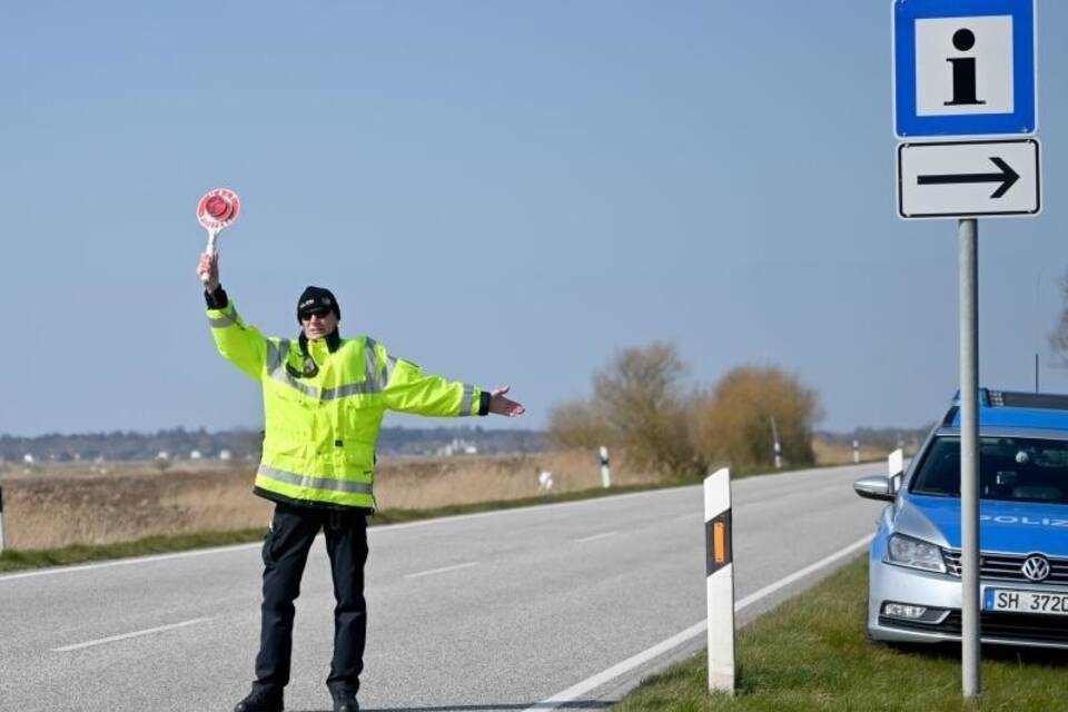 Polizei-Kontrolle in Schleswig-Holstein Polizei-Kontrolle in Schleswig-Holstein