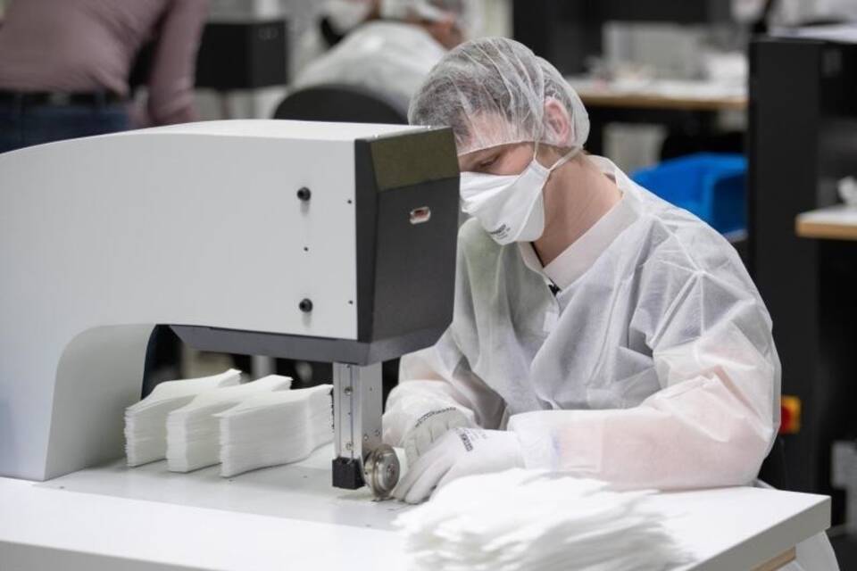 Produktion von Schutzmasken Produktion von Schutzmasken