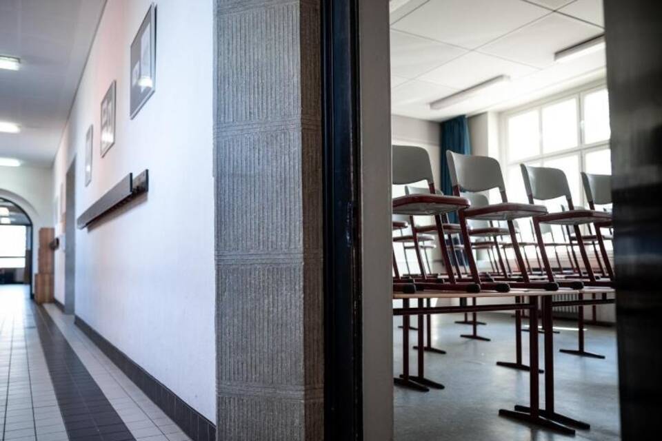 Schulen geschlossen Schulen geschlossen