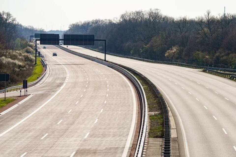 Coronavirus - Leere Autobahn Coronavirus - Leere Autobahn