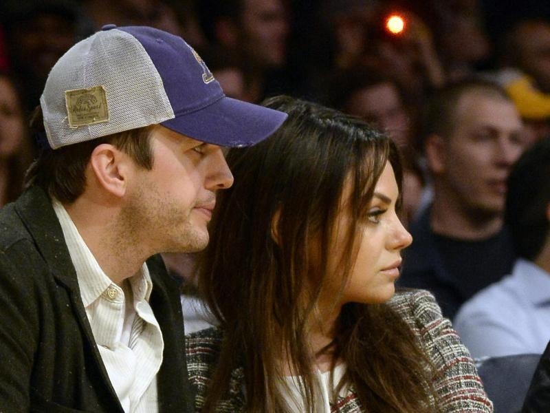 Corona Und Engagement Ashton Kutcher Und Mila Kunis Helfen Mit Quarantane Wein Leute Rnz