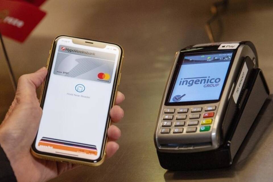 Kontaktloses Bezahlen mit einem Smartphone Kontaktloses Bezahlen mit einem Smartphone