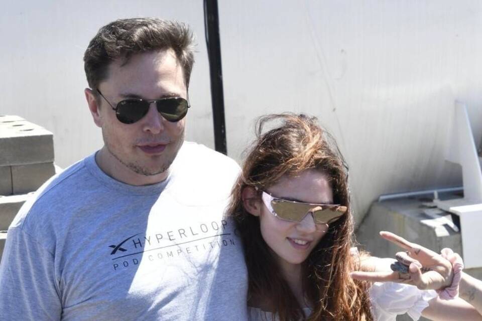 Elon Musk & Grimes Elon Musk & Grimes