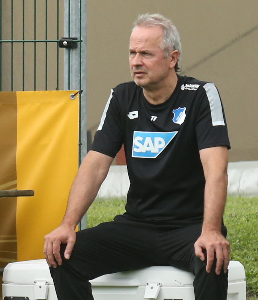 Tsg 19 Hoffenheim Einwurf Statt Eckball Fussball In Coronazeiten 19 Nachrichten Rnz