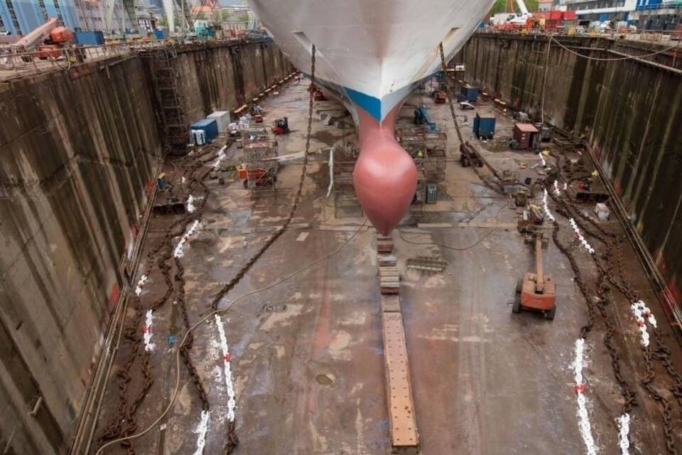 Schiff im Trockendock Schiff im Trockendock