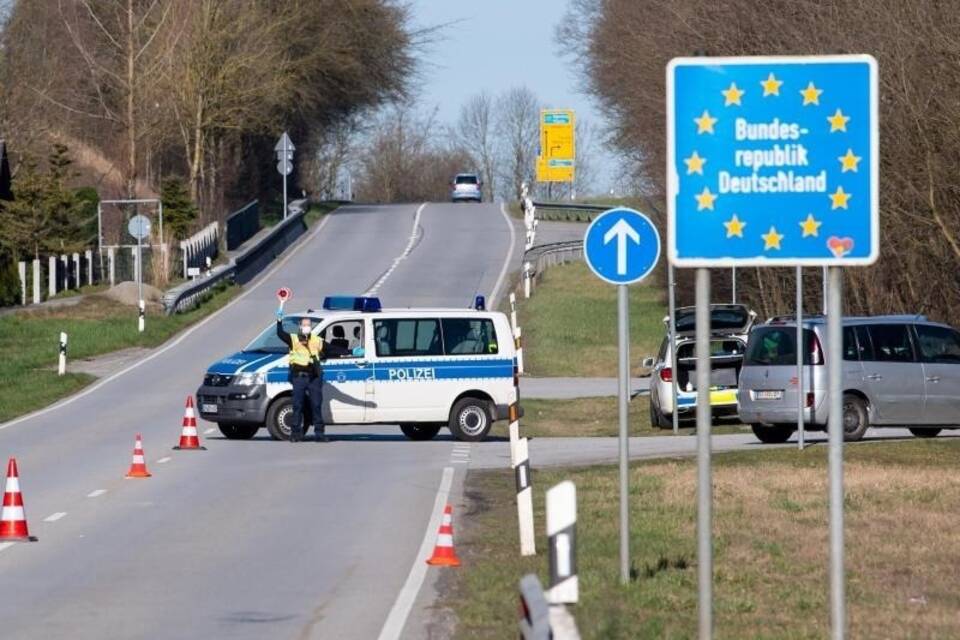Am Grenzübergang Am Grenzübergang