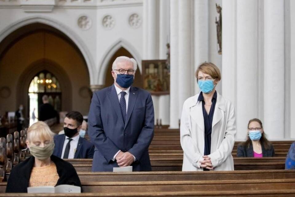 Beim Gottesdienst Beim Gottesdienst