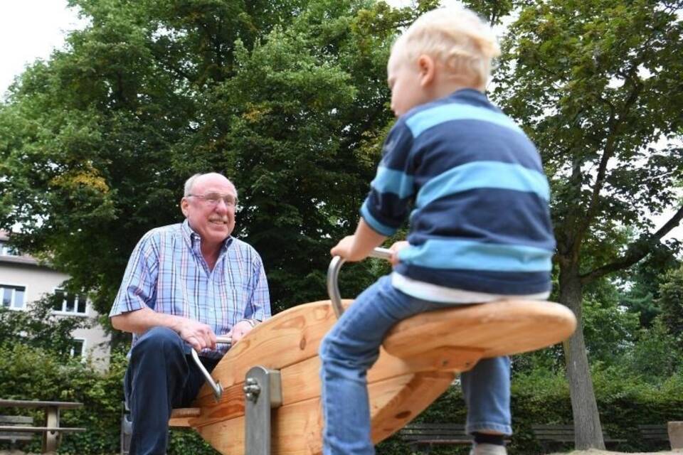 Spielen mit Opa Spielen mit Opa
