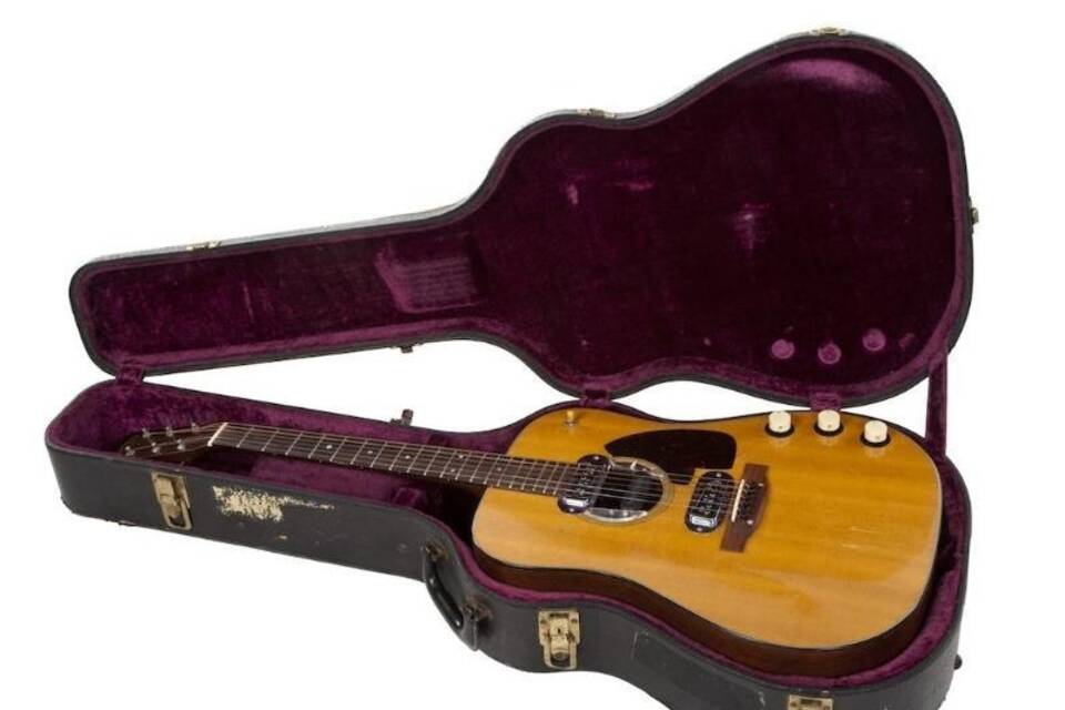 Berühmte Gitarre von Kurt Cobain wird versteigert Berühmte Gitarre von Kurt Cobain wird versteigert