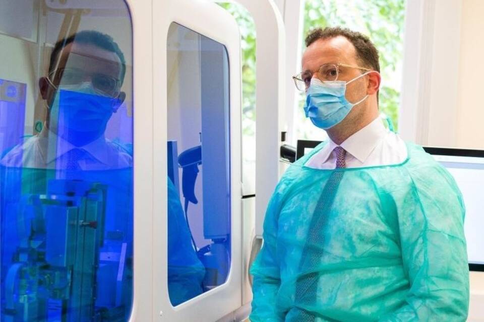 Spahn besucht Virologie Spahn besucht Virologie