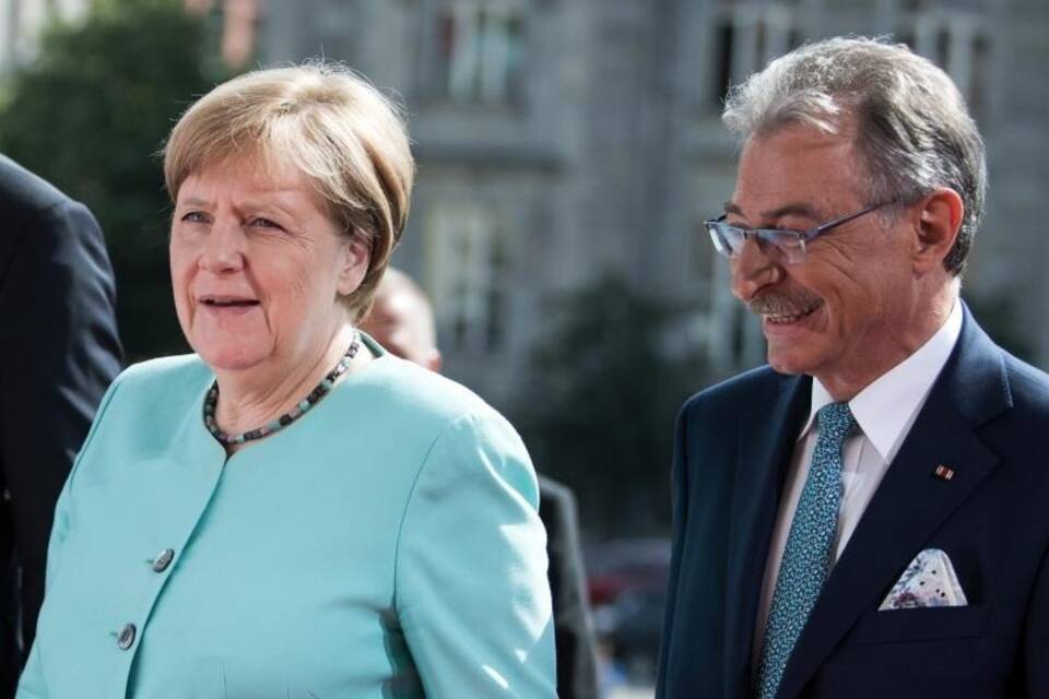 Gespräch Merkel mit Industrie und Verdi Gespräch Merkel mit Industrie und Verdi