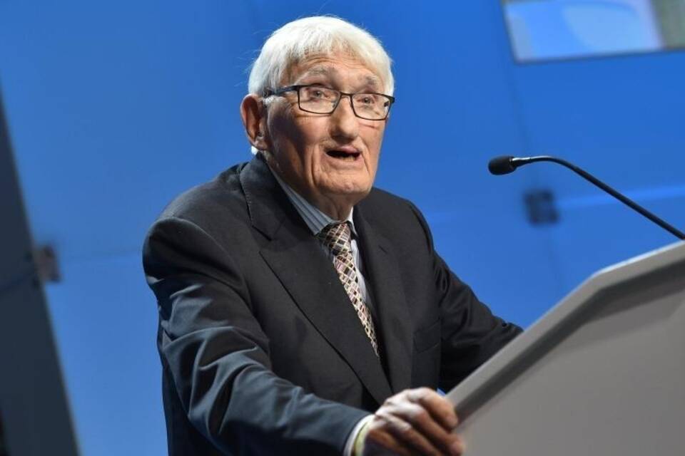 Jürgen Habermas Jürgen Habermas