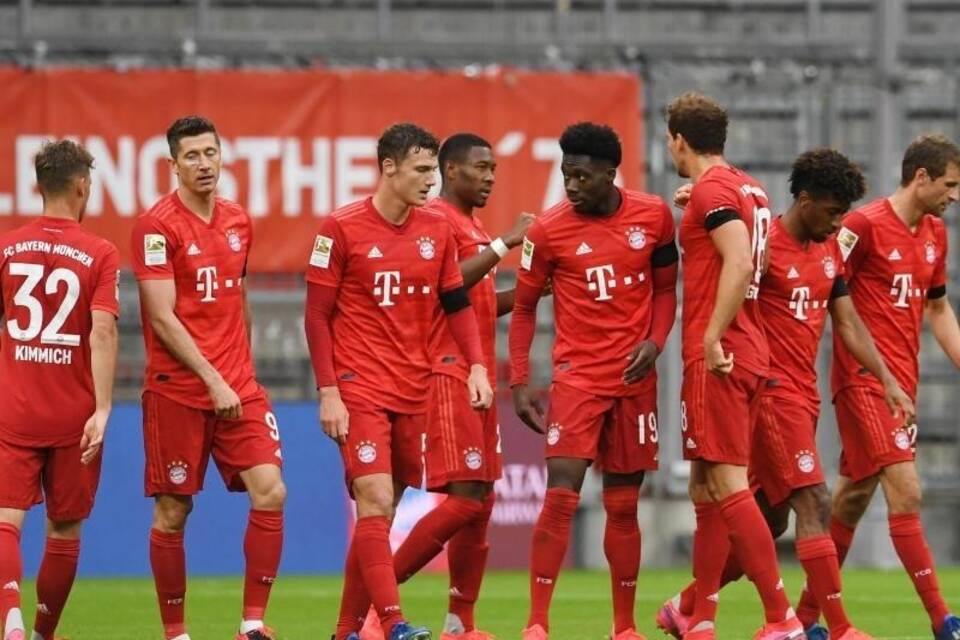 Der FC Bayern München schlägt Eintracht Frankfurt