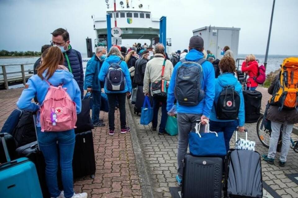 Erste Touristen zurück auf Hiddensee Erste Touristen zurück auf Hiddensee