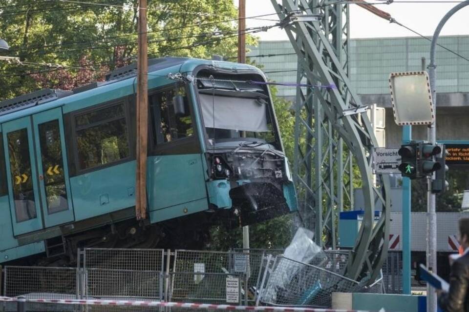 KINA - U-Bahn rollt übers Ziel hinaus