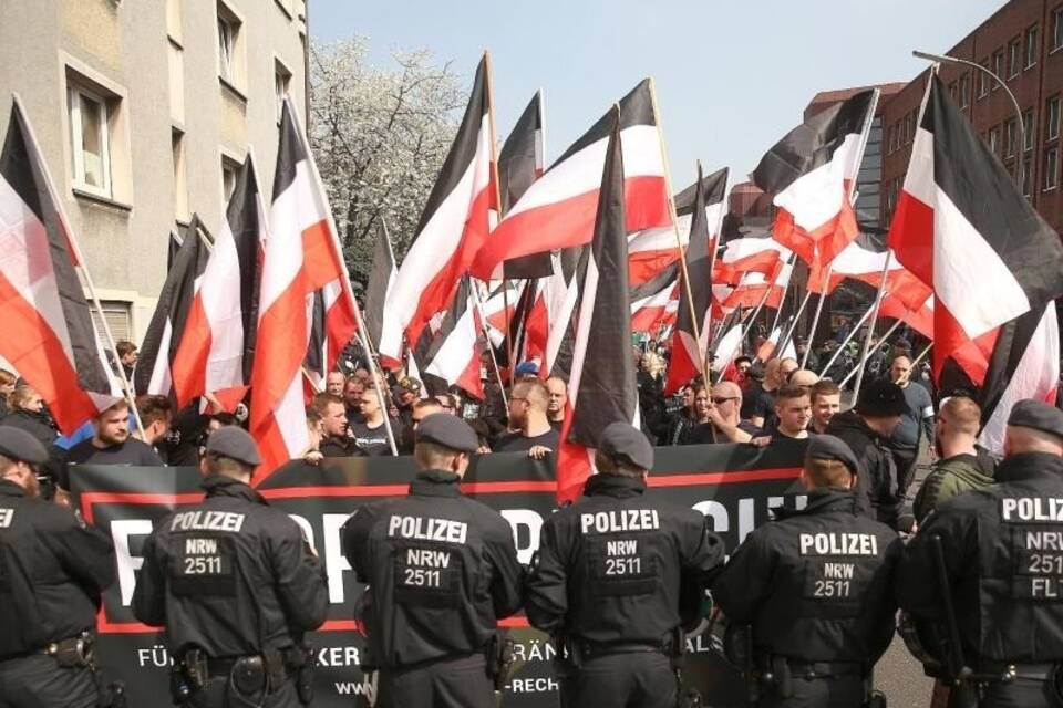 Rechtsextremisten demonstrieren Rechtsextremisten demonstrieren