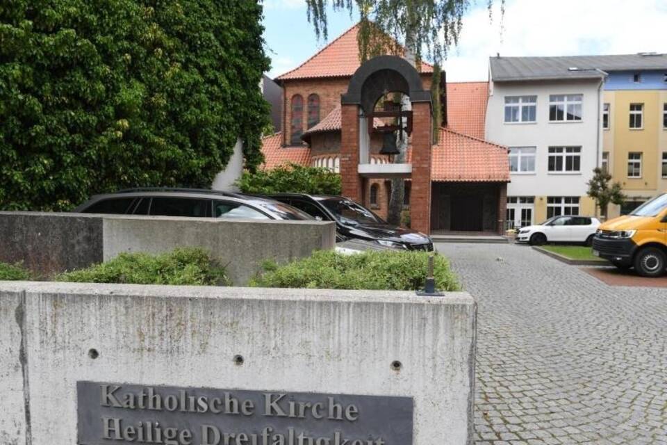 Priester positiv auf Corona getestet Priester positiv auf Corona getestet