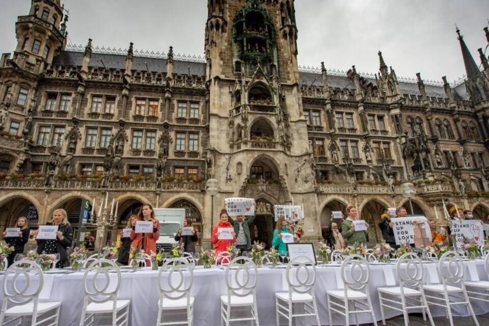 Hochzeitsdienstleister demonstrieren in München Hochzeitsdienstleister demonstrieren in München
