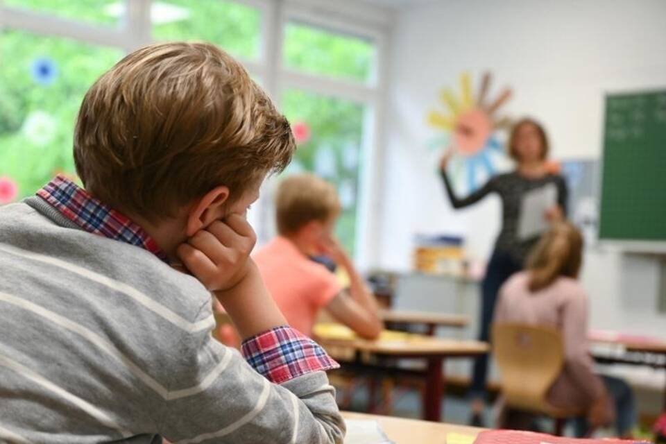 Schülerinnen und Schüler in ihrer Klasse