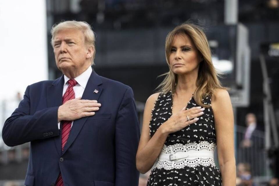 Neues Buch: Melania Trump soll Ehevertrag neu verhandelt haben Neues Buch: Melania Trump soll Ehevertrag neu verhandelt haben