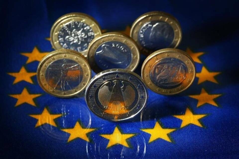 Münzen auf EU-Flagge Münzen auf EU-Flagge