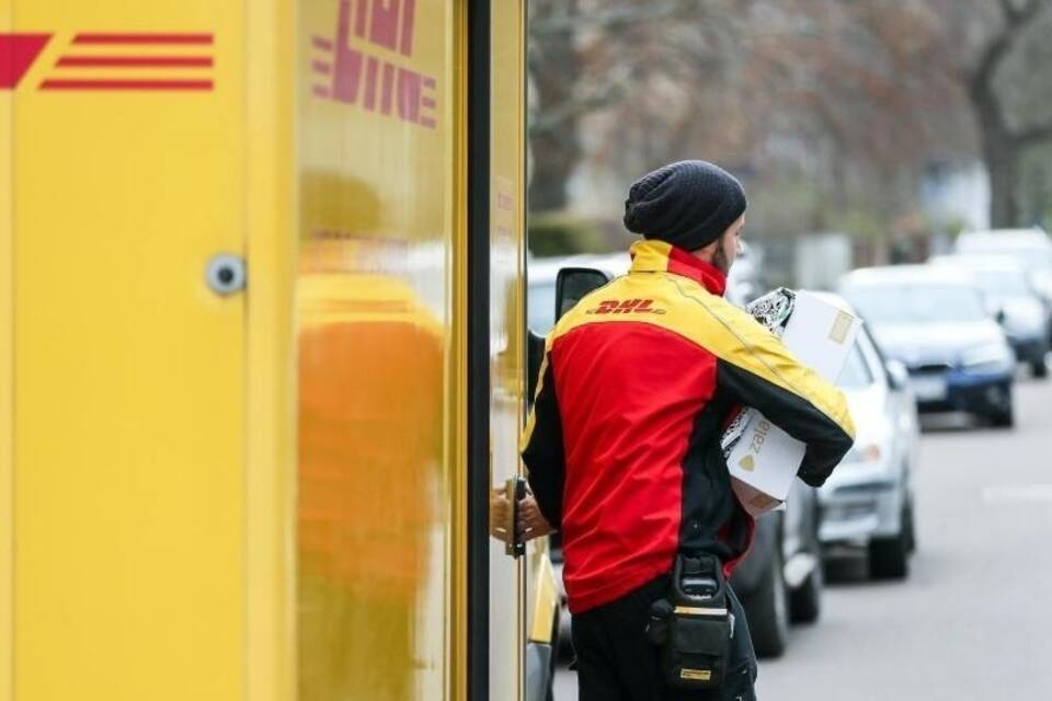 DHL Paketzusteller neutrale BU dpa