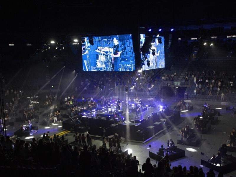 Arena «ausverkauft»: Popsänger Weiss gibt das erste Corona ...