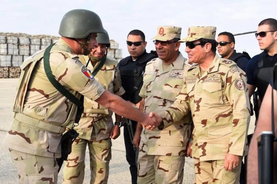 Al-Sisi und Soldaten