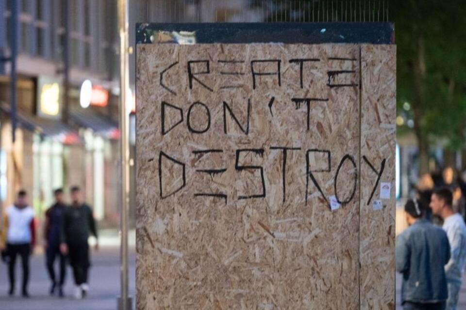 Nach der Randale in Stuttgart Nach der Randale in Stuttgart