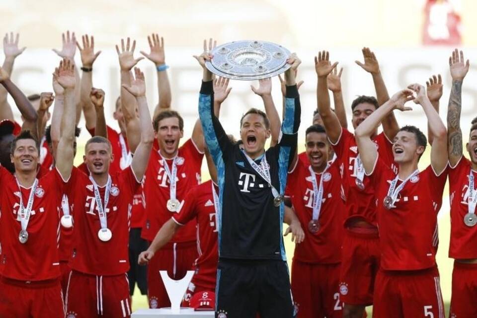 Jubelnde Bayern-Spieler Jubelnde Bayern-Spieler