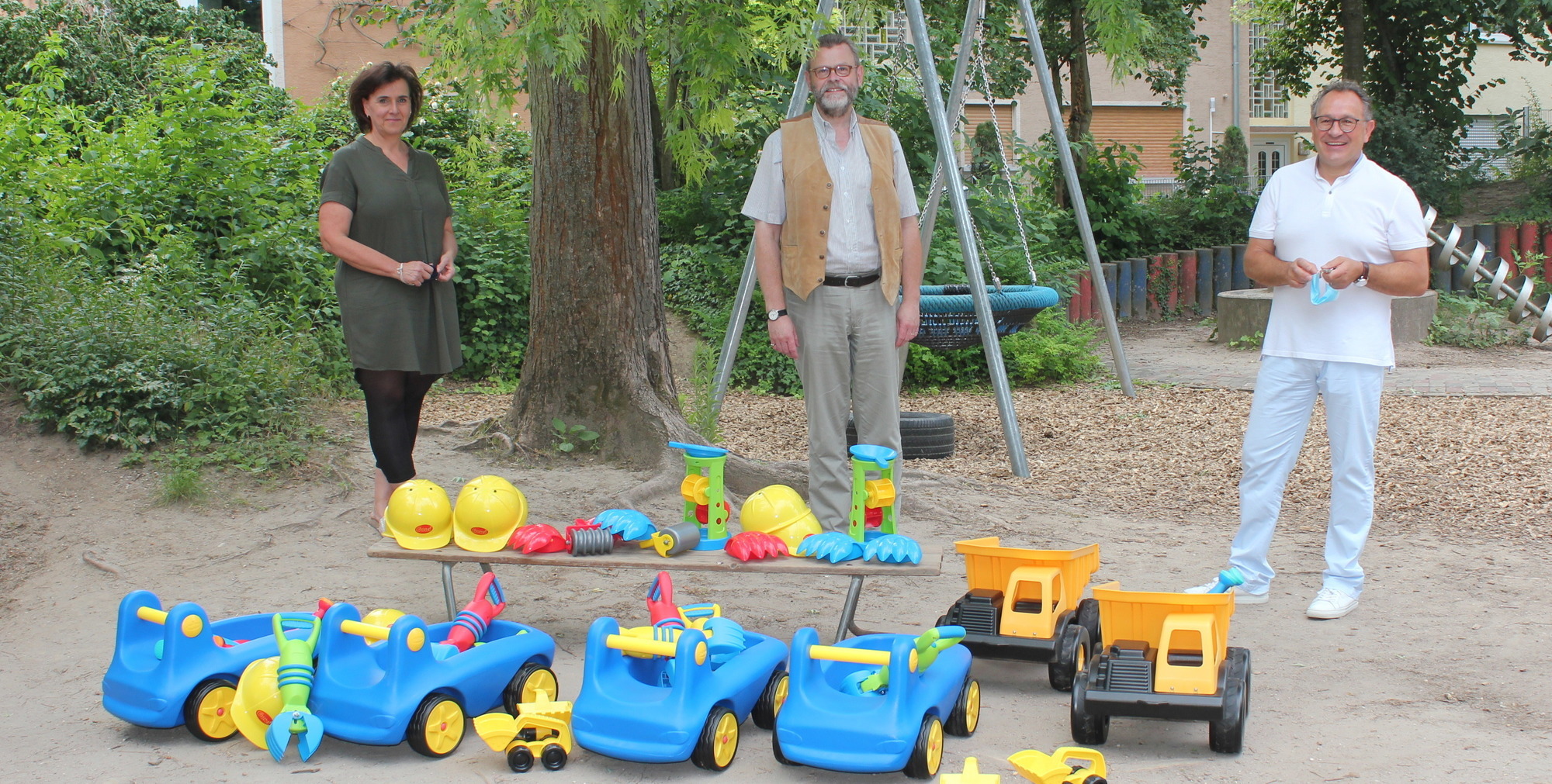 Ladenburg Kinder weihten neue GartenFahrzeuge begeistert ein