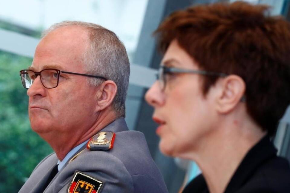KSK: Verteidigungsministerin informiert über Reform KSK: Verteidigungsministerin informiert über Reform