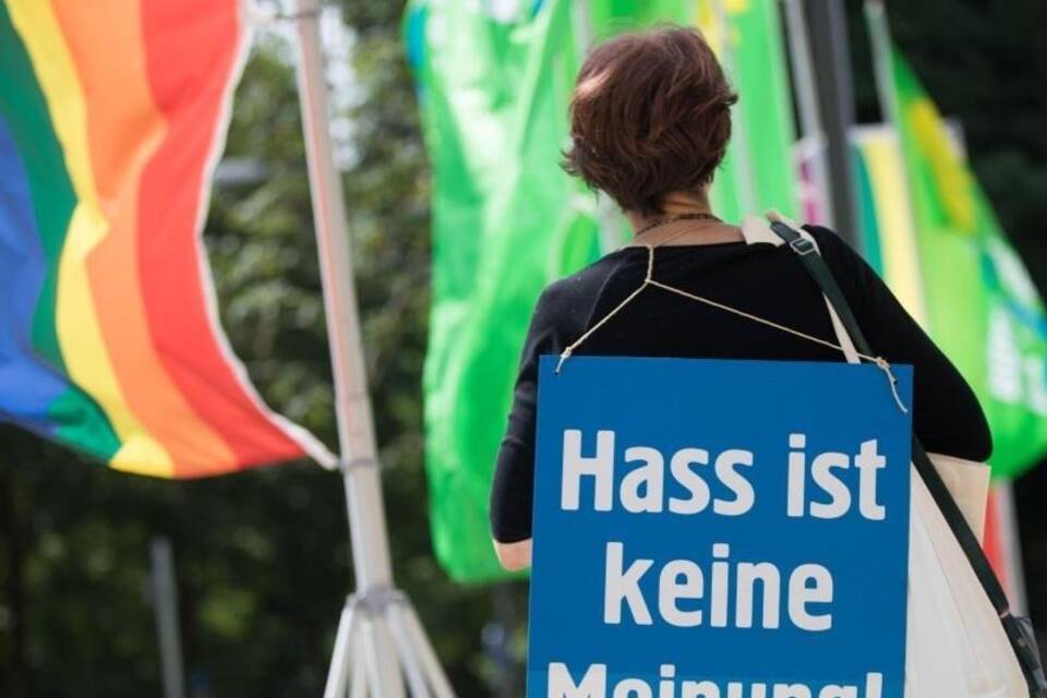 Hass und Hetze im Netz Hass und Hetze im Netz