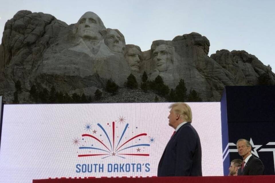 Trump besucht Mount Rushmore National Memorial