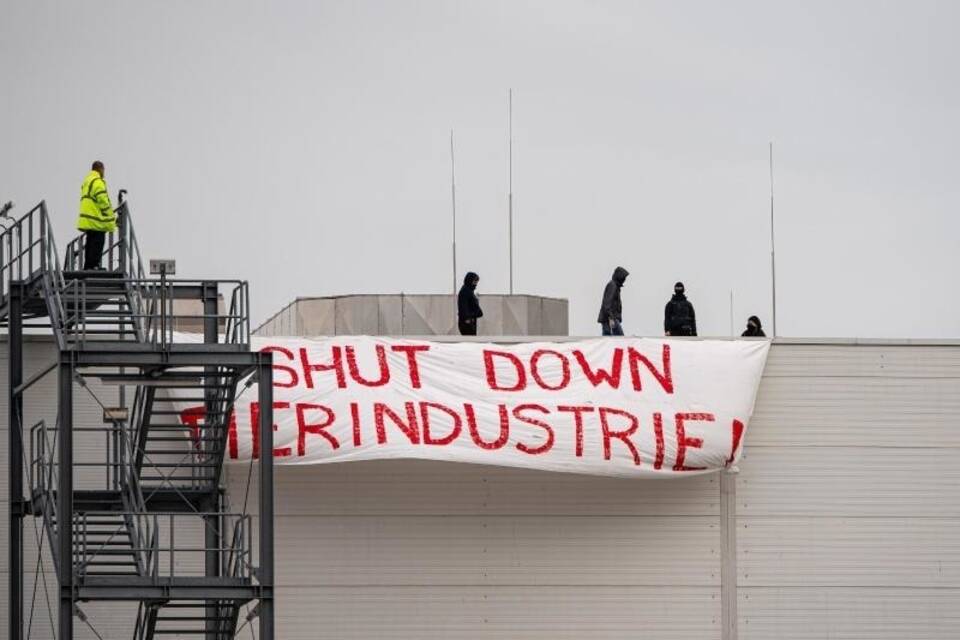«Shut Down Tierindustrie» «Shut Down Tierindustrie»