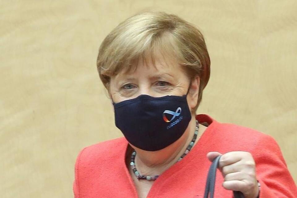Kanzlerin Merkel mit Atemmaske