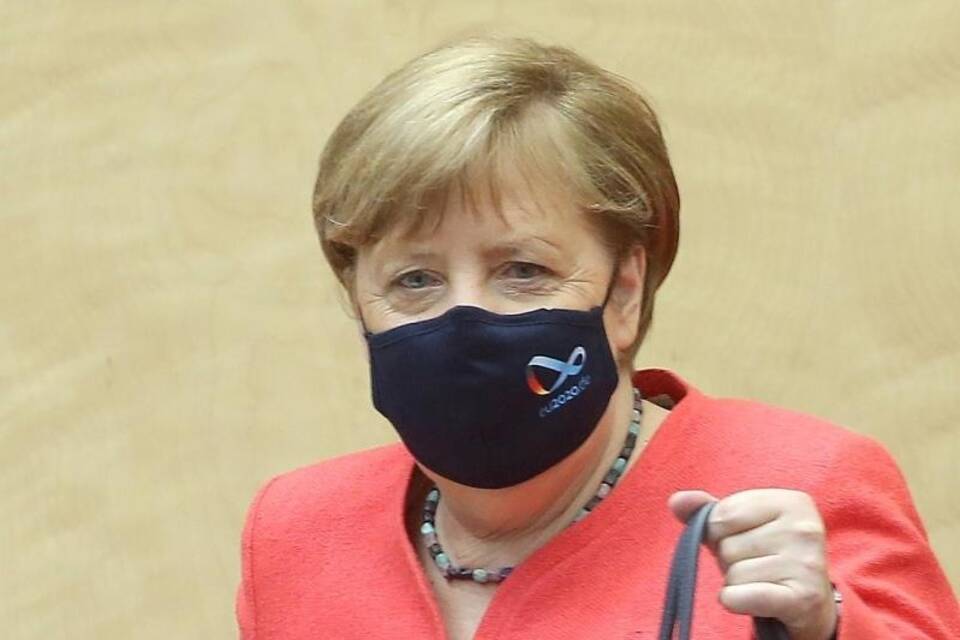Kanzlerin Merkel mit Atemmaske Kanzlerin Merkel mit Atemmaske