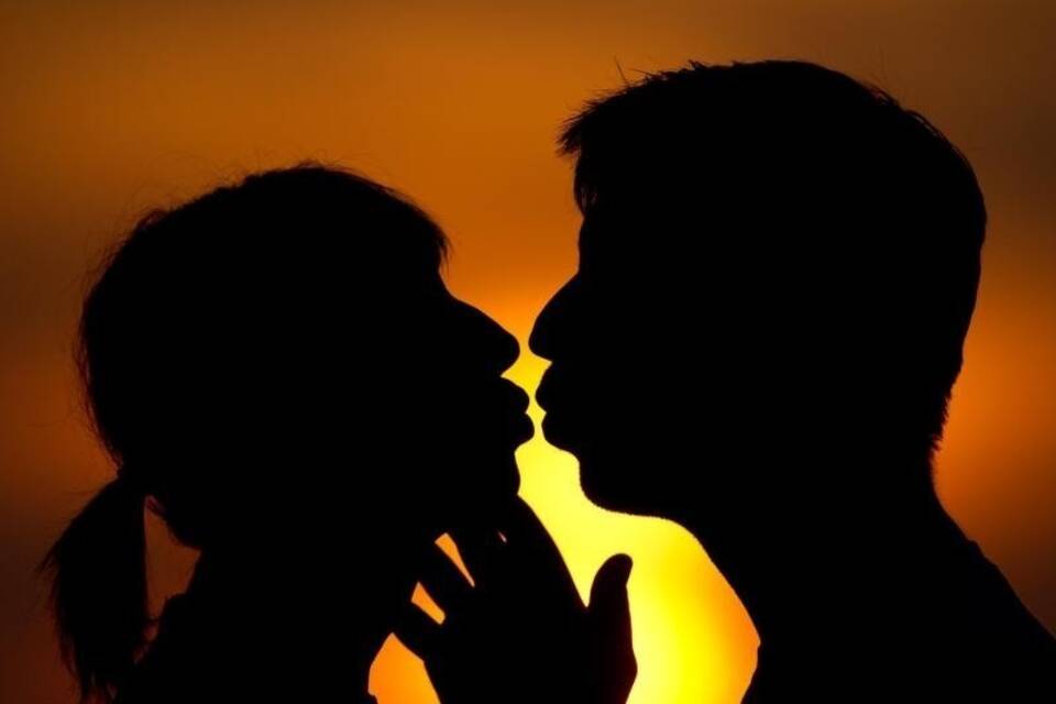 Kuss bei Sonnenuntergang Kuss bei Sonnenuntergang
