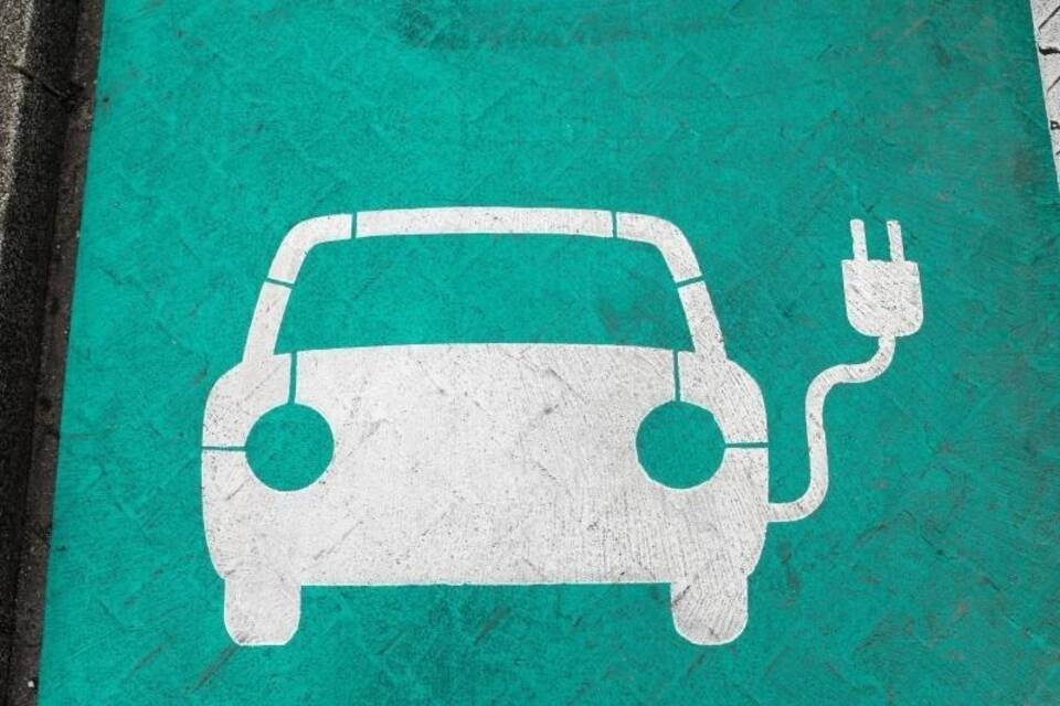 Höhere E-Auto-Prämie tritt rückwirkend in Kraft Höhere E-Auto-Prämie tritt rückwirkend in Kraft