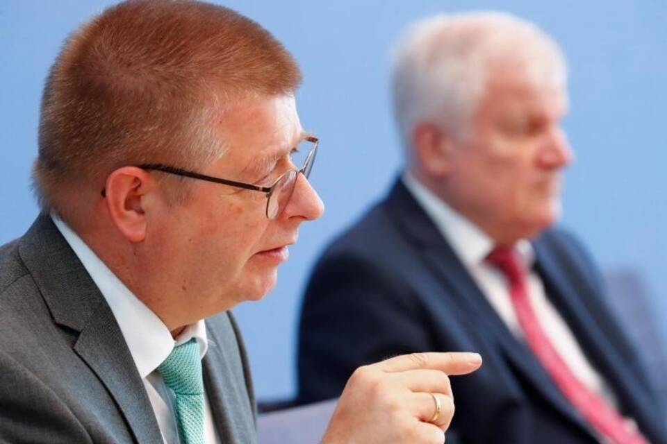 Vorstellung des Verfassungsschutzberichts Vorstellung des Verfassungsschutzberichts