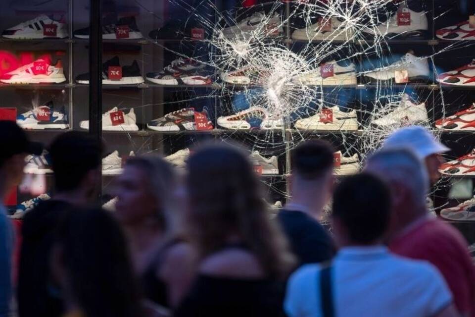 Nach der Randale in Stuttgart Nach der Randale in Stuttgart