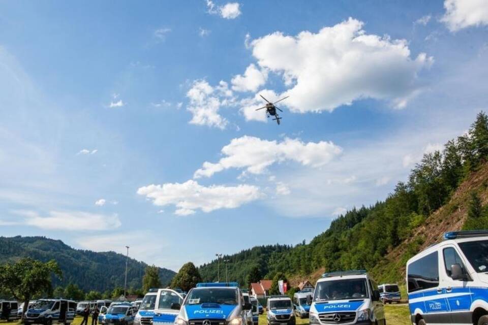 Suche nach bewaffnetem Mann Suche nach bewaffnetem Mann
