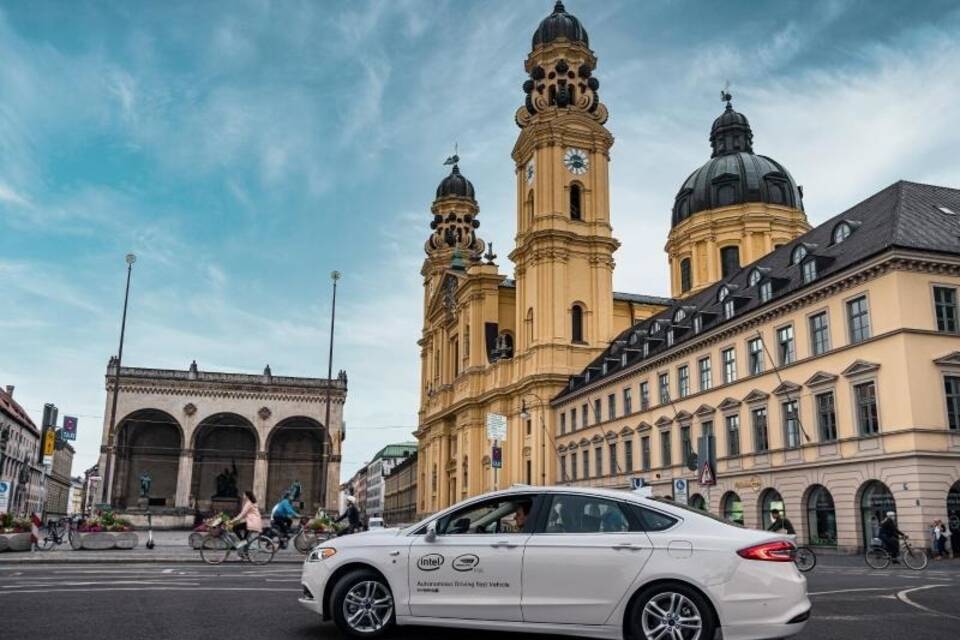 Intel-Firma Mobileye testet selbstfahrende Autos Intel-Firma Mobileye testet selbstfahrende Autos