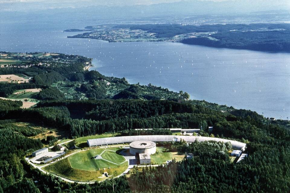 Blick auf die Aufbereitungsanlagen der Bodensee-Wasserversorgung (BWV) auf dem Sipplinger Berg, wo das Bodenseewasser an die Obe