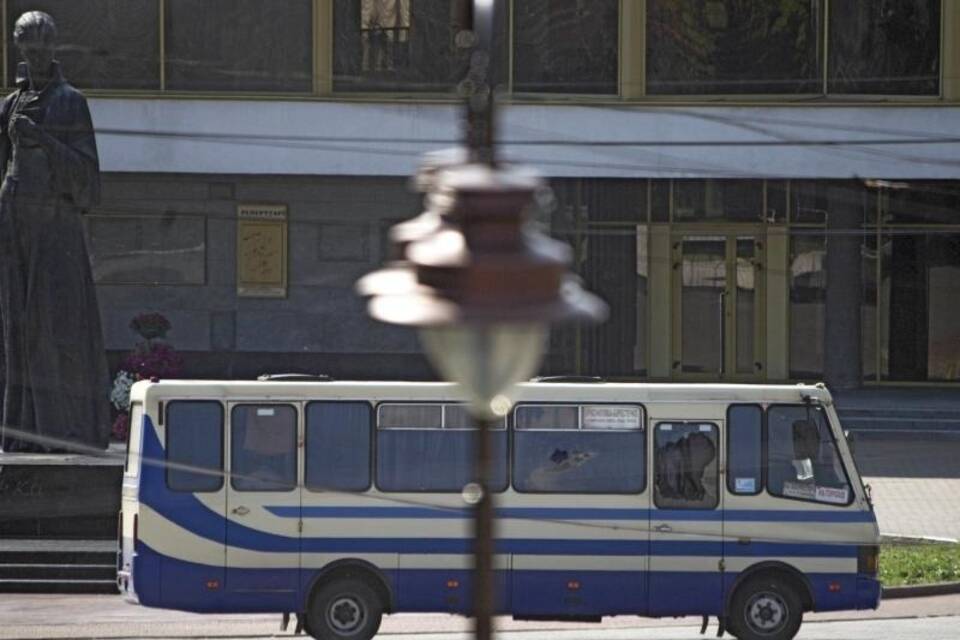 Mann nimmt Geiseln in Linienbus Mann nimmt Geiseln in Linienbus
