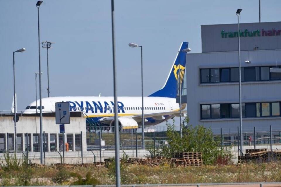 Ryanair will Basis am Flughafen Hahn schließen Ryanair will Basis am Flughafen Hahn schließen